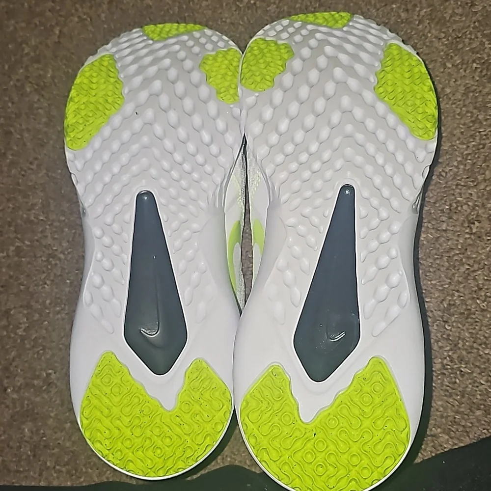 Nike Renew Retaliation TR 2 'White Volt - Picture 9 of 10